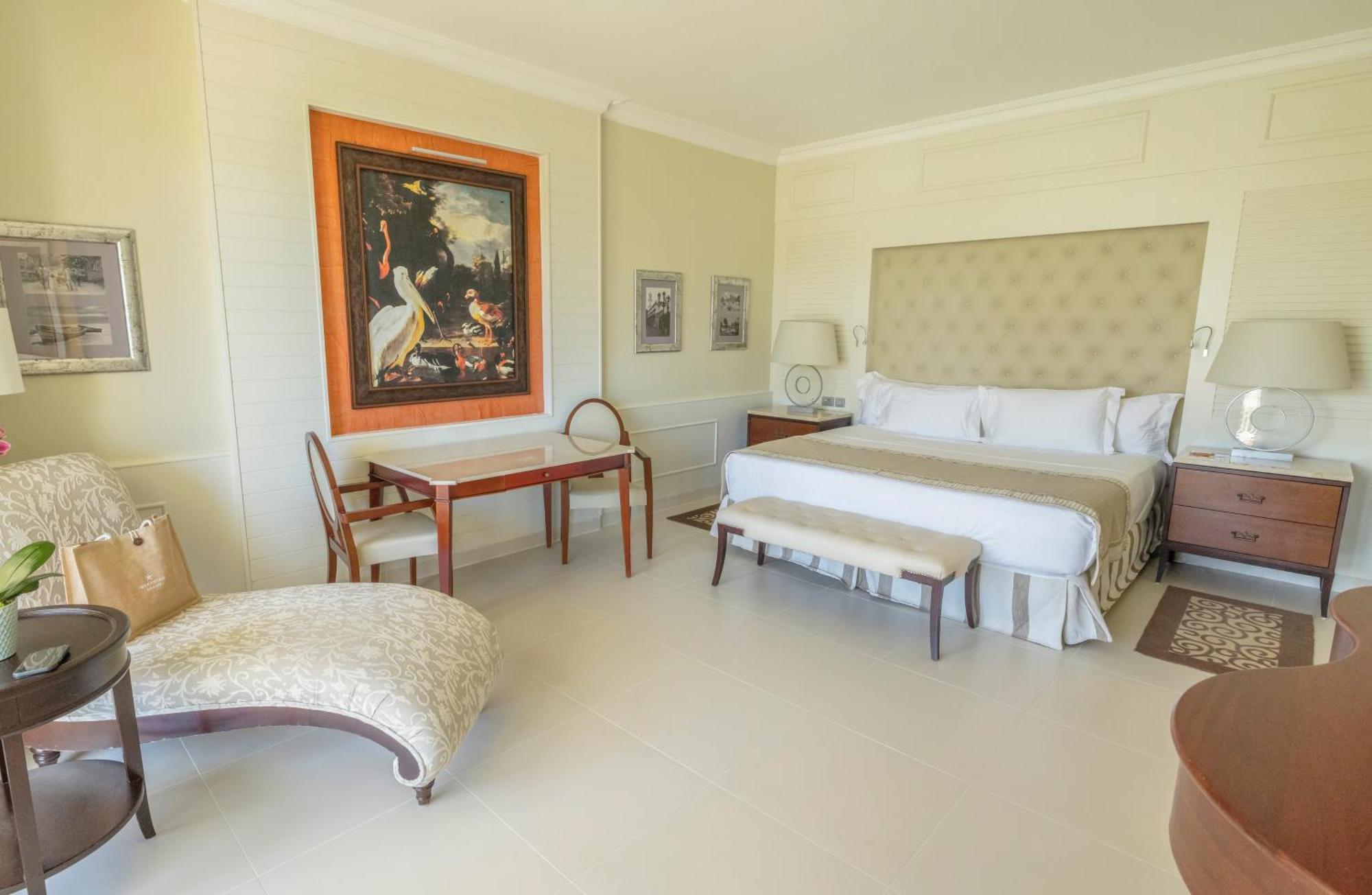 Swim Out Butler Suite